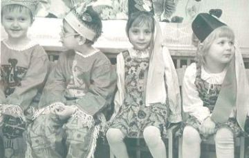 Mali artyści na balu karnawałowym